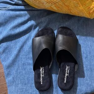 Walking Cradles Black sandals Minimalist Design